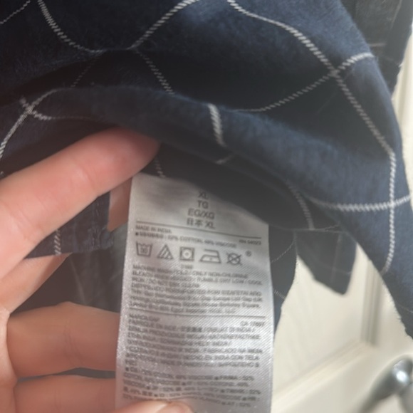 Gap Black and white plaid button up blouse size XL - Picture 4 of 5